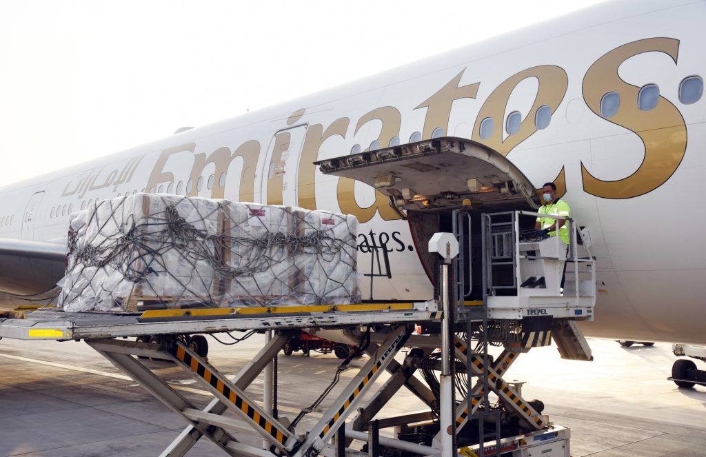 Emirates abre puente aéreo humanitario