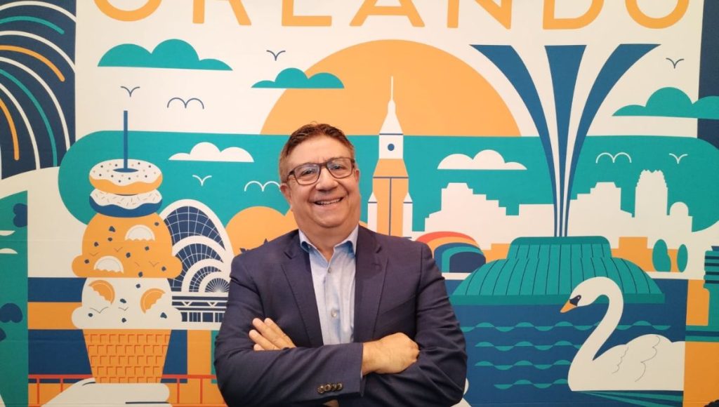 Leo Salazar, Gerente de Relaciones Públicas para Visit Orlando en Latinoamérica y Experience Kissimmee