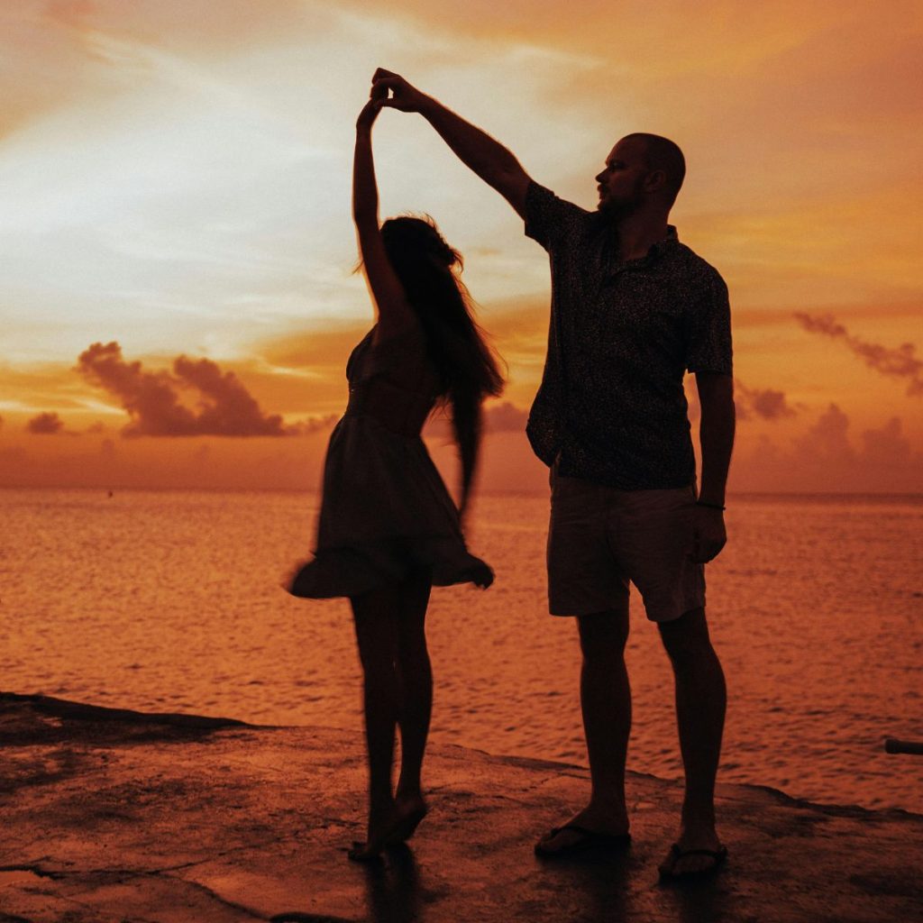 Romance en las Islas Caimán.
