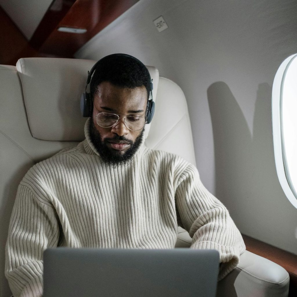 Conviene viajar en Business class.